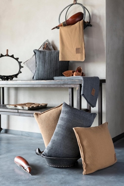 Knit Factory Jesse Decke 195x225 cm Glatt Dunkelblau Bild 5