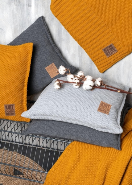 Knit Factory Jesse Decke 195x225 cm Glatt Dunkelblau Bild 3