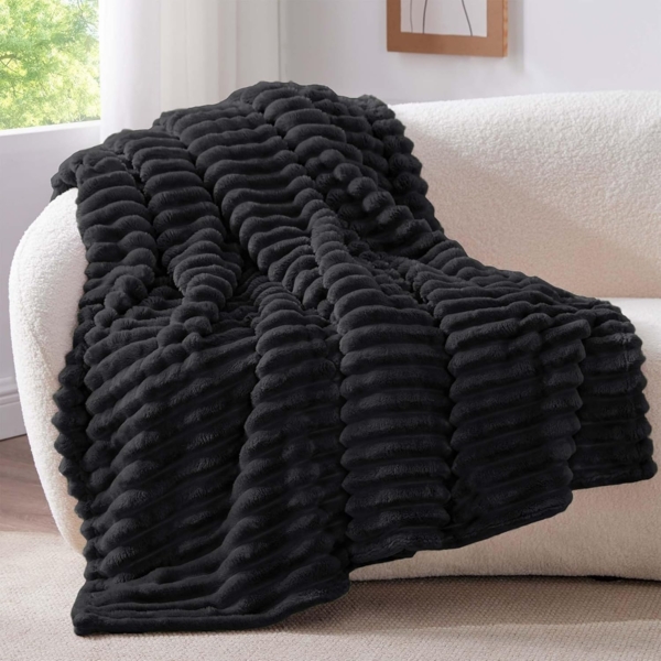 BEDELITE Kuscheldecke Flauschig Decke 150x200 - weiche XL Flanell Decken Schwarz für Couch, Deko Streifen Cord Fleecedecke als Couch Überwurf für Wohnzimmer, Twin Blanket Wide Use