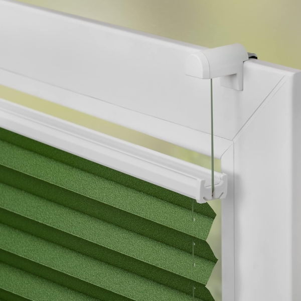 Lichtblick Sonnenschutzsysteme GmbH Verdunklungsplissee Helsingborg 60 cm x 100 cm (BxL) Grün Verdunkelnd mit Thermofunktion; einfache Installation mit Klemmträgern; verspannt Bild 4