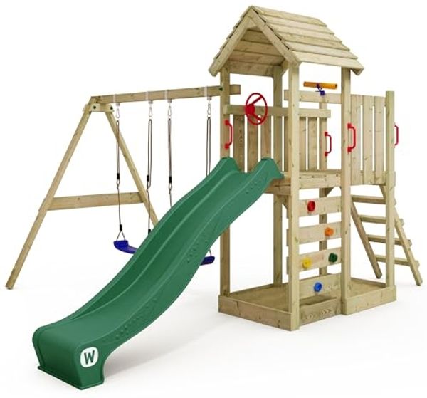 WICKEY Spielturm Klettergerüst MultiFlyer Holzdach mit Schaukel & grüner Rutsche, Kletterturm mit Holzdach, Sandkasten, Leiter & Spiel-Zubehör