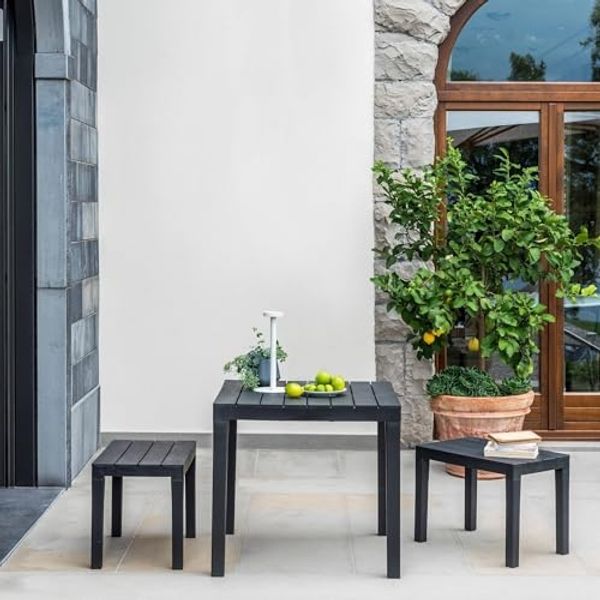 Dmora - Outdoor-Lounge-Set Moncalieri, Gartenkomposition mit 1 quadratischem Tisch und 2 Bänken, Indoor- und Outdoor-Lounge von Pic Nic, 100 % Made in Italy, Anthrazit