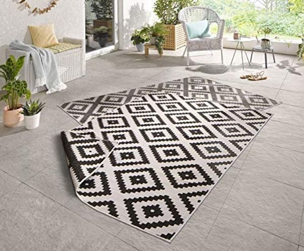 NORTHRUGS In- und Teppich Malta 240x340 cm - Wendeteppich Wetterfest Geometrisches Muster für Balkon Terrasse Garten Wintergarten Wohnzimmerteppich Wasserfest in Schwarz Creme, 103129-240x340