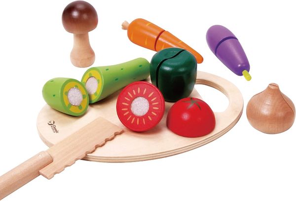 ClassicWorld Chopping vegetables on a board