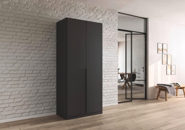 Rauch Möbel Alabama, Kleiderschrank, Garderobenschrank, 2-türig, Zubehör Premium, 1 Kleiderstange, 3 Einlegeböden, Schubladeneinsatz, Farbe Grau metallic, Schwarz, Griff Grau metallic, 91 x 229 x 54 cm Bild 2