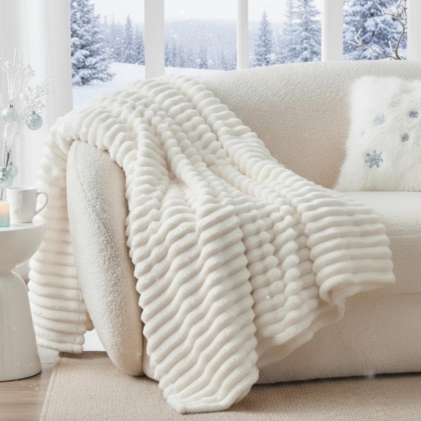 BEDELITE Kuscheldecke Flauschig Decke 150x200 - weiche XL Flanell Decken Elfenbein Weiß für Couch, Deko Streifen Cord Fleecedecke Weiss als Couch Überwurf für Wohnzimmer, Twin Blanket Wide Use