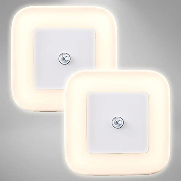 B.K.Licht - 2er Set Nachtlicht Steckdose mit Bewegungsmelder, warmweiße Lichtfarbe, Dauerlicht und Timer, Nachtlampe, Kinderzimmer, Steckdosenlampe, Steckdosenlicht, 6,5 x 6,5 x 6,5 cm, Weiß