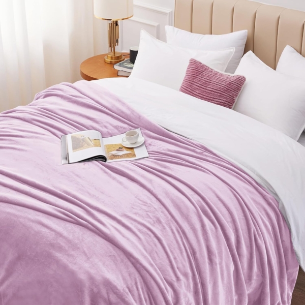 WAVVE Kuscheldecke Flauschig Decke Fleecedecke - Sofadecke Lila 220x240 cm Wohndecke Couchdecke Weich, XXL Groß Decke Sofa Leicht Bild 2