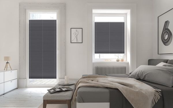 Lichtblick Sonnenschutzsysteme GmbH Verdunklungsplissee Helsingborg 45 cm x 130 cm (BxL) Anthrazit Verdunkelnd mit Thermofunktion; einfache Installation mit Klemmträgern; verspannt Bild 3