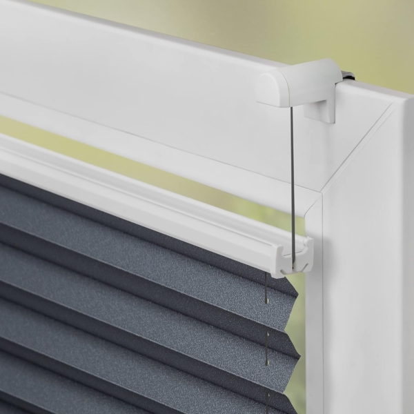 Lichtblick Sonnenschutzsysteme GmbH Verdunklungsplissee Helsingborg 45 cm x 130 cm (BxL) Anthrazit Verdunkelnd mit Thermofunktion; einfache Installation mit Klemmträgern; verspannt Bild 4