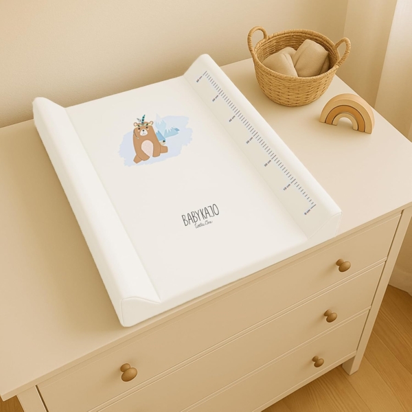 Wickelauflage 50x70 cm - abwaschbare Wickelunterlage mit Lineal - stabile Wickeltischauflage fürs Babybett - stark gepolstert, rutschfest, PVC - Wickelmatte in verschiedenen Designs Bild 3
