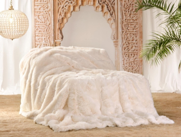 Wohndecke Premium Felldecke (Kunstfell) "Kaninchen creme-weiß", Wohnen und Accessoires GmbH & Co. KG, Pelzoptik