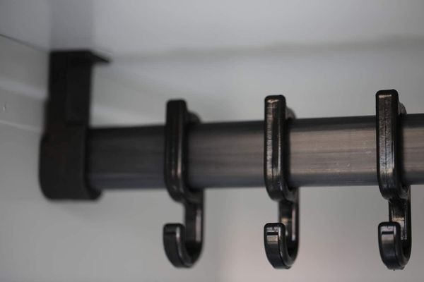 Einzel Spind Spint Stahl-Kleiderschrank für Schwarz-Weiss-Trennung Gaderobenschrank 2 türig mittig schließend 180 x 50 x 50 / 510400