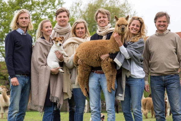 Alpaka Winter Bettdecke, Premium Line, 100% Baby Alpaka Füllung (1615g), Bezugsstoff: 200er Baumwollbatist, Extra warm und kuschelig, 155x200cm, Ideal für Wärmebedürftige von Abolengo de Alpaca Bild 7