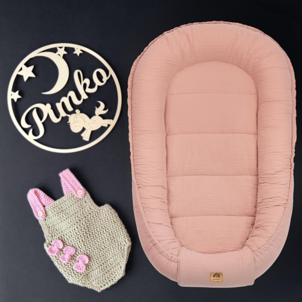 PIMKO Babynest Babynestchen für Baby Kuschelnest Babykokon für Säuglinge und Neugeborene Nestchen 60x90 cm 100% Baumwolle Musselin - Rosa Bild 4