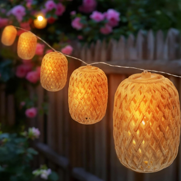 Spetebo LED-Lichterkette Solar Deko Beleuchtung mit 10 ovalen Lampions in Rattan Optik - 450 cm, 10-flammig, mit integriertem Akku