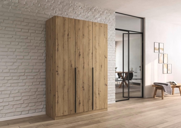 Rauch Möbel Alabama, Kleiderschrank, Garderobenschrank, 3-türig, Zubehör Classic, 2 Kleiderstangen, 7 Einlegeböden, Farbe Eiche Artisan, Holz, Griff Grau metallic, 136 x 229 x 54 cm Bild 2