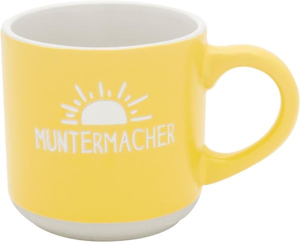 GRUSS & CO Espressotasse mit Gravur "Muntermacher" | Mini-Tasse aus Steinzeug, 10 cl, Tässchen mit Geschenk-Banderole | Geschenk Freunde, Geburtstag | 74651