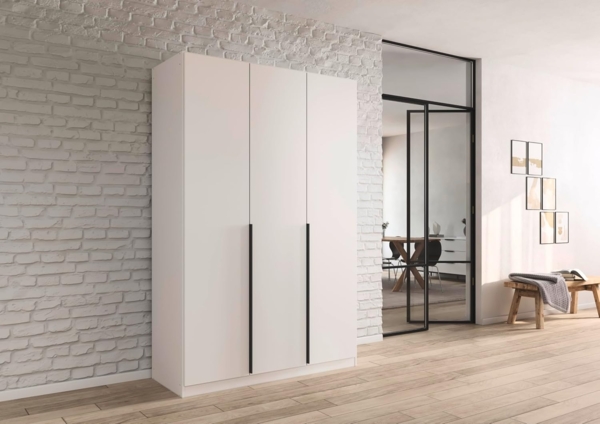 Rauch Möbel Alabama, Kleiderschrank, Garderobenschrank, 3-türig, Zubehör Basic, 2 Kleiderstangen, 2 Einlegeböden, Farbe Weiß, Griff Grau metallic, 136 x 210 x 54 cm Bild 2