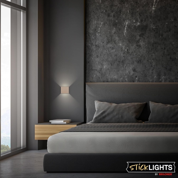 BRILONER Sticklights - LED Wandleuchte ohne Stromanschluss und ohne Bohren mit Bewegungsmelder, Akku, magnetisch abnehmbar, Wandlampe zum Kleben, Leselampe, Wohnzimmerlampe, Flur, 10 x 8 x 10 cm, Beige Bild 10