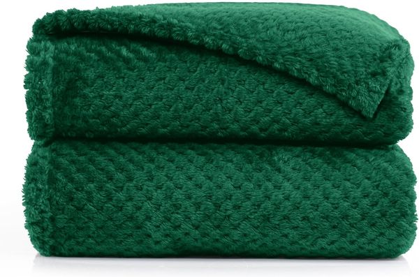 DecoKing Kuscheldecke 220x240 cm flaschengrün Decke Microfaser Wohndecke Tagesdecke Fleece weich sanft kuschelig skandinavischer Stil grün dunkelgrün Henry