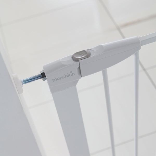 Munchkin Auto Close Tür-/Treppenschutzgitter mit Druckbefestigung, selbstschließend, 76 - 82 cm, bis zu 117 cm mit Verlängerung, weiß Bild 7