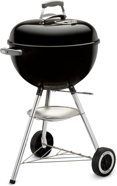 Weber Classic Kettle Holzkohlegrill, Ø 47cm Grillfäche, BBQ Grill mit porzellanemaillierten Deckel & Kessel, Deckelthermometer, Dreibein-Ständer & Räder, verchromter Grillrost - Schwarz (1241304)