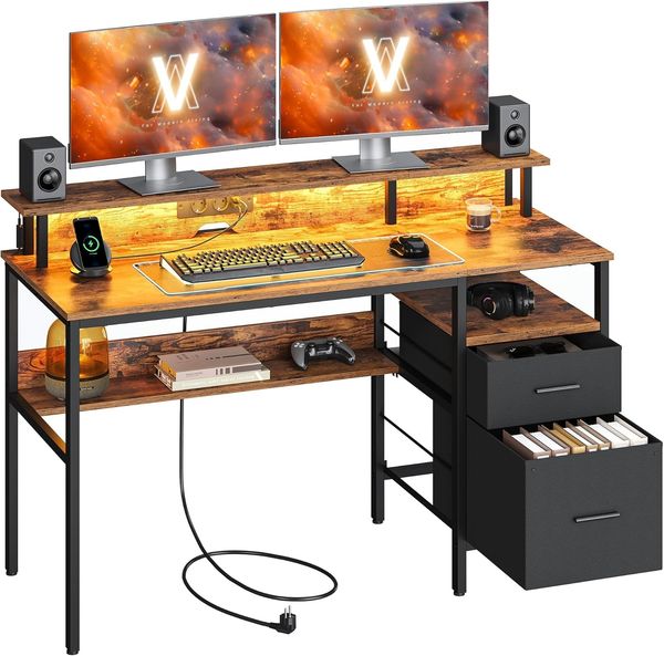 VASAGLE Schreibtisch mit Stoff-Schubladen, Computertisch mit Monitorständer, LED-Beleuchtung, 55 x 135 x 90 cm, eingebaute Steckdosen, 2 USB-A-Anschlüsse, für Homeoffice, vintagebraun LWD094K02
