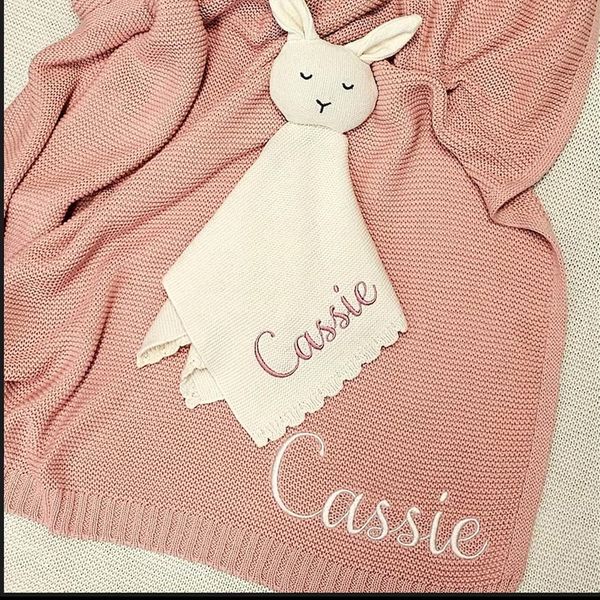 Baby Decke Set, Gestickter Name, Baby Decke, Neugeborenegeschenk, Weiche Und Atmungsaktive Baumwolle Strick (Embroidered name)
