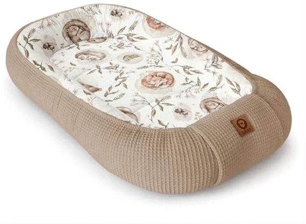 Babynestchen Neugeborene – Nestchen Baby aus Waffel Baumwolle & Baumwollstoff – Babynest für Babybett & Kinderbett – Baby Kokon Tragbar – OEKO-TEX – Zubehör für Babybett - Schlafende Tiere und Braun