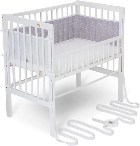 FabiMax Baby Beistellbett für Boxspringbett, TÜV geprüft 2022, inkl. Matratze und Nestchen aus Netzstoff, Buche massiv weiß, Air/graue Würfel