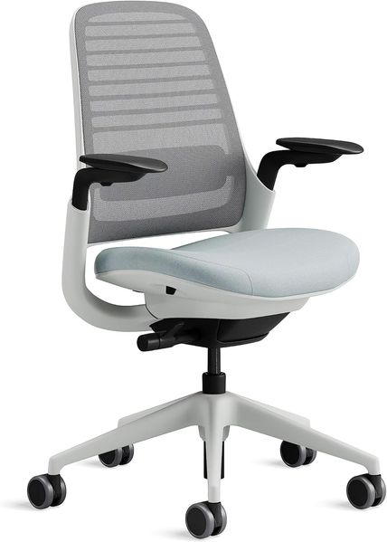 Steelcase Series 1 Bürostuhl mit Netzrücken in Nickel und Sitzbezug in Sturmhorizont, 66 x 64 x 92 cm