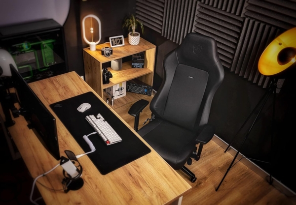 noblechairs Hero Black Edition Komfortable und Langlebige Gaming Stuhl mit Inklusive Kissen, Perfekt Optimierte Ergonomie des Office Stuhl Sorgt für Hohen Sitzkomfort Bild 2