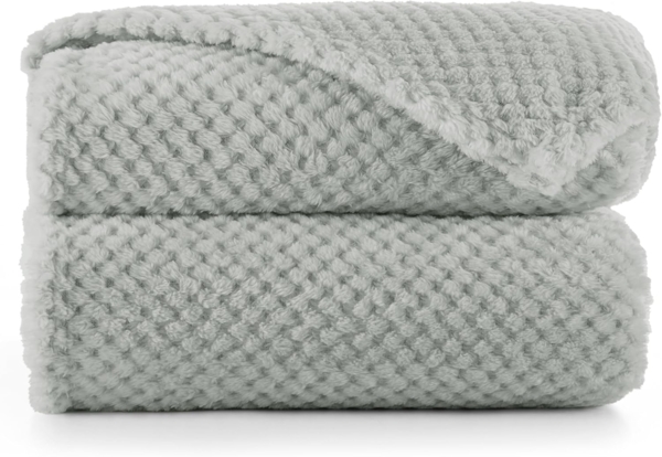 DecoKing Kuscheldecke 150x200 cm Stahl Decke Microfaser Wohndecke Tagesdecke Fleece weich sanft kuschelig skandinavischer Stil grau anthrazit Henry Bild 2