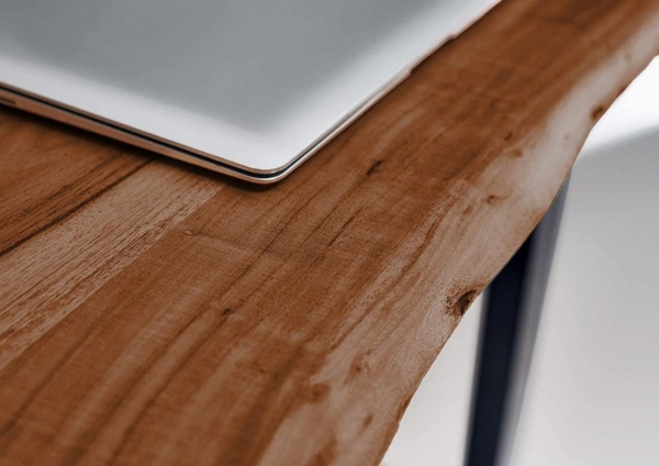SAM Baumkantentisch 90x90 cm Mephisto, Akazienholz massiv + nussbaumfarben lackiert, Esstisch mit schwarz lackiertem U-Gestell, Esszimmertisch/Holztisch im Industrial-Design, Tischplatte 26 mm Bild 6