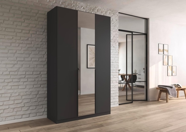 Rauch Möbel Alabama, Kleiderschrank, Garderobe, 3-türig, Spiegel, Zubehör Premium, 2 Kleiderstangen, 7 Einlegeböden, Schubladeneinsatz, Farbe Grau metallic, Schwarz, Griff Grau metallic, 136 x 229 x 54 cm Bild 2