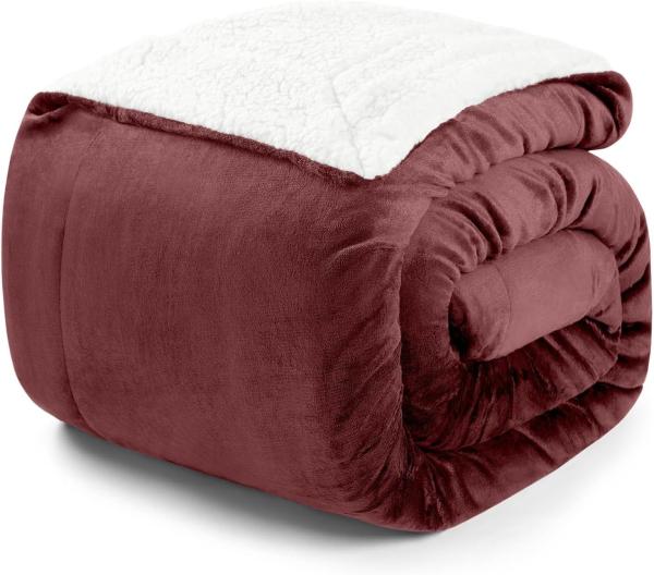 Blumtal Premium Sherpa Kuscheldecke 130 x 150 cm - warme Decke Oeko-TEX® zertifizierte Dicke Sofadecke, Tagesdecke oder Wohnzimmerdecke, Dunkelrot