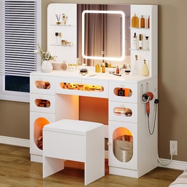 YITAHOME Große Schminktisch mit Beleuchtung und Hocker, Schminktisch mit Schubladen LED-Beleuchtung und Steckdosen, RGB Schminktisch mit Spiegel 4 offenen Ablagen, Kosmetiktisch Frisiertisch, Weiß