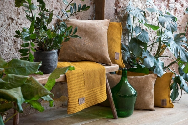 Knit Factory Uni Kissen 60x40 cm Glatt Gelb Bild 7