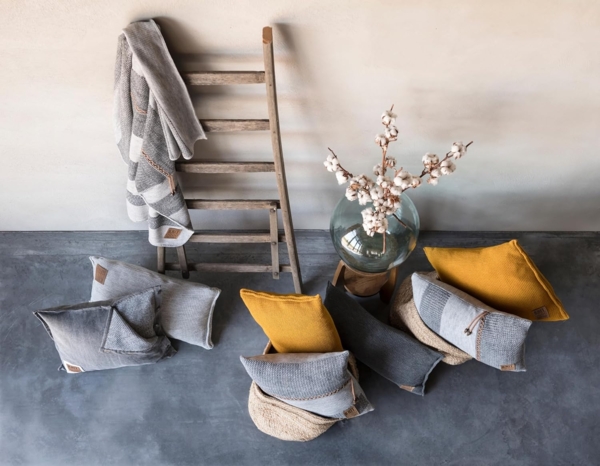 Knit Factory Uni Kissen 60x40 cm Glatt Gelb Bild 5