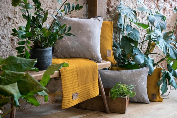 Knit Factory Uni Kissen 60x40 cm Glatt Gelb Bild 8