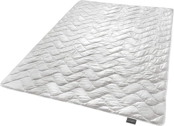 Traumnacht Exklusiv leichte -Bettdecke für den Sommer aus 100% Wildseide, Öko-Tex zertifiziert, Made in Germany, Füllgewicht: 550gr, 135x200 cm