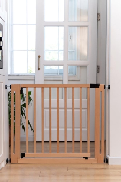 Safetots Naturholz Elegance Treppenschutzgitter, Natur, 71cm - 79cm, Druckmontage Sicherheitsgitter, Treppenschutzgitter für Treppen, Flure und Türen, Einfache Installation Bild 2