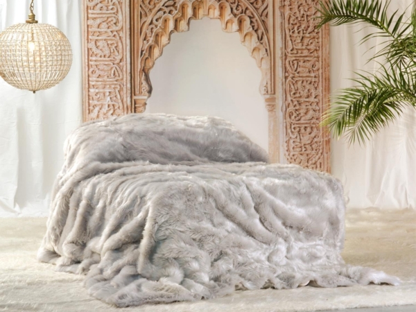 Wohndecke Premium Felldecke (Kunstfelldecke) "Zobel silber-grau", Wohnen und Accessoires GmbH & Co. KG, Pelzoptik