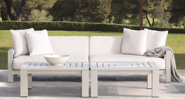 Casa Padrino Luxus Gartensofa Weiß / Sandfarben 273,5x100 x H. 72 cm - Wetterbeständiges Garten Terrassen Sofa mit Kissen - Hotel Möbel - Luxus Qualität