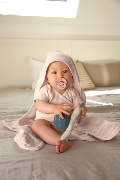 LÄSSIG Kinder Kapuzenhandtuch Baumwolle 90x90 cm/Muslin Hooded Towel powder pink Bild 2