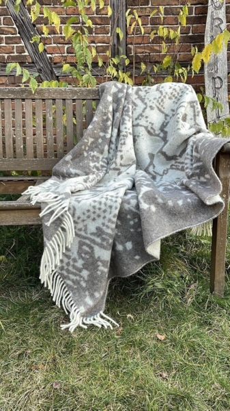 Jacquard Plaid "Snake" Python 130x180 cm 100% feine Merinowolle braun