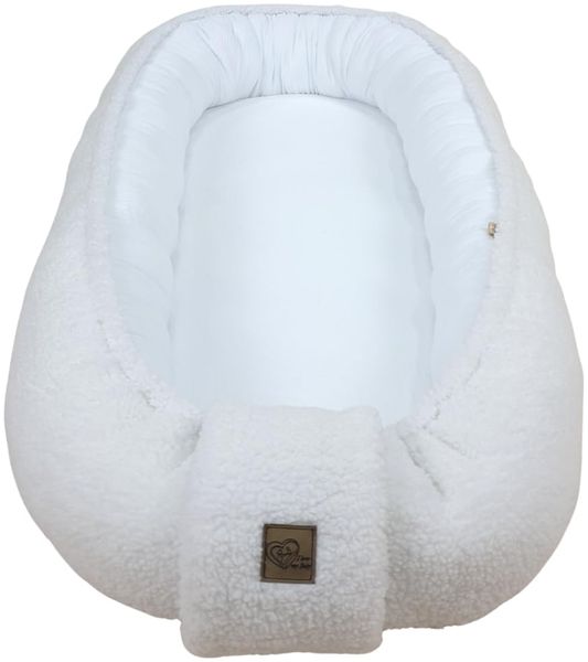 WIKLINOPOL Babynest, Nestchen für Neugeborene – Baby Nestchen 80x46 cm in Weiß, Tragbares Nest aus Musselin & kuscheligem Teddy-Plüsch - Baby Nest für Neugeborene mit herausnehmbarer Matratze