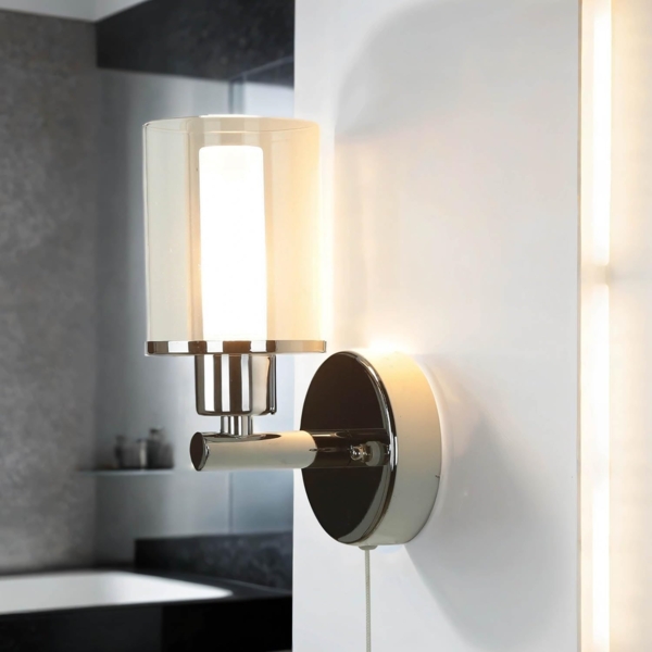 Licht-Erlebnisse Wandleuchte KEIRA, ohne Leuchtmittel, Wandlampe mit Schalter Glasschirm Jugendstil IP44 Badlampe