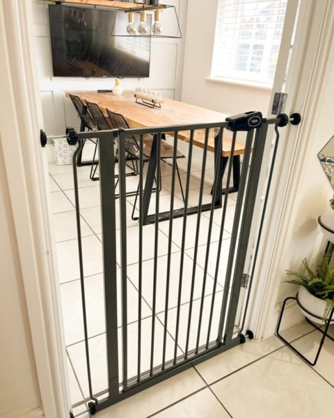 Safetots Extrahoher Metall-Sicherheitsgitter, Druckmontage, 100. 8cm - 108. 4cm, Schiefergrau, 104cm Höhe, Extrahohe Treppengitter, Gitter für hohe Babys, Einfache Installation Bild 7